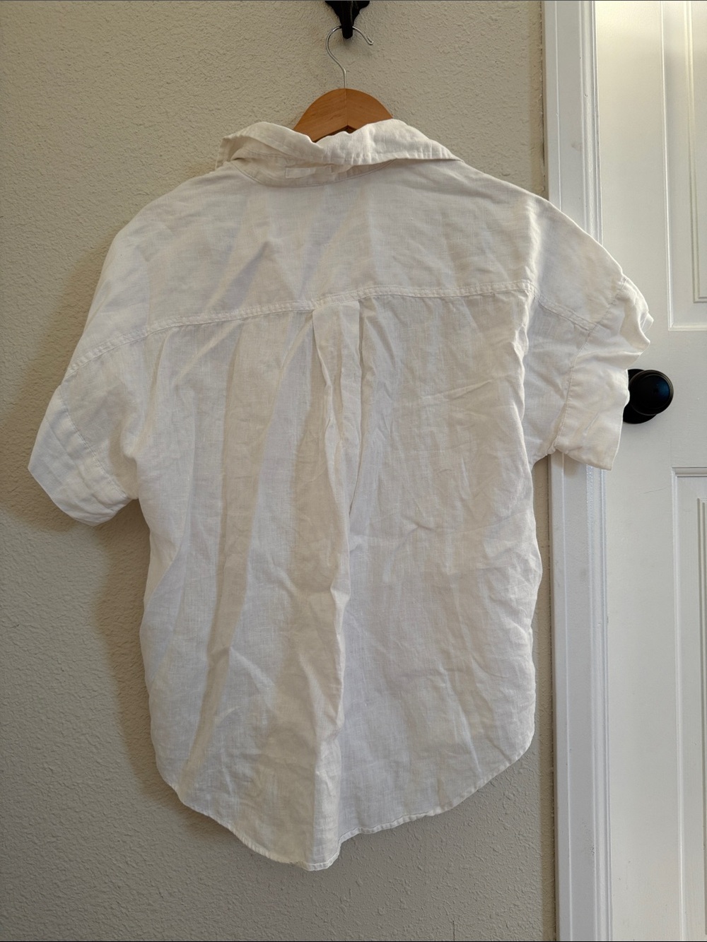 Banana Republic White Short-Sleeve Linen Button-Front Blouse - Picture 3 of 3